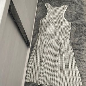 White black poki dot dress,